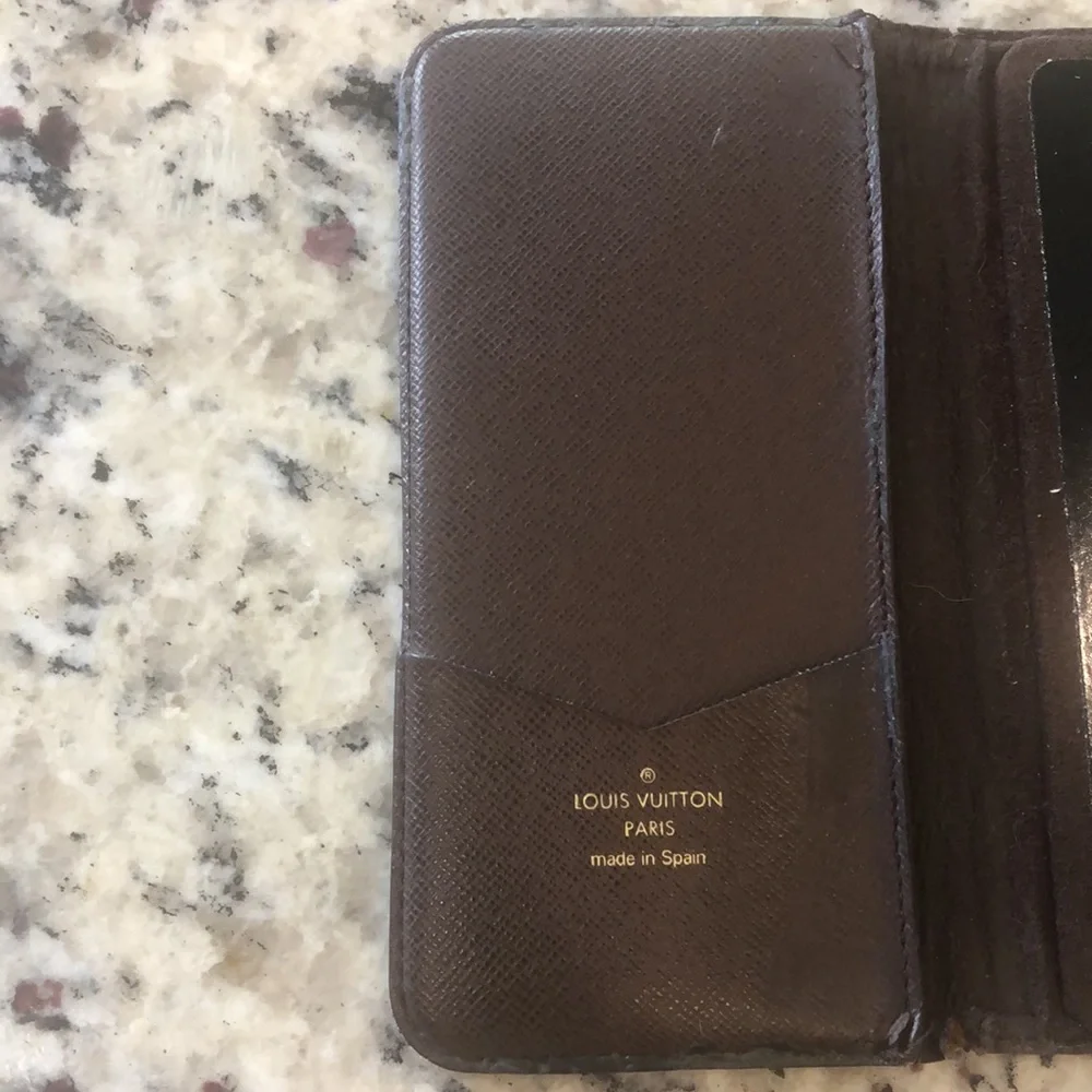 🎉🎉🎉HOST PICK 🎉🎉🎉 Authentic Louis Vuitton Paris Folio MNG 7+/8+ IPhone Case